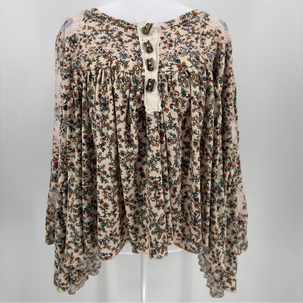 Gimmicks by BKE Small Floral Bohemian Women's‎ Top